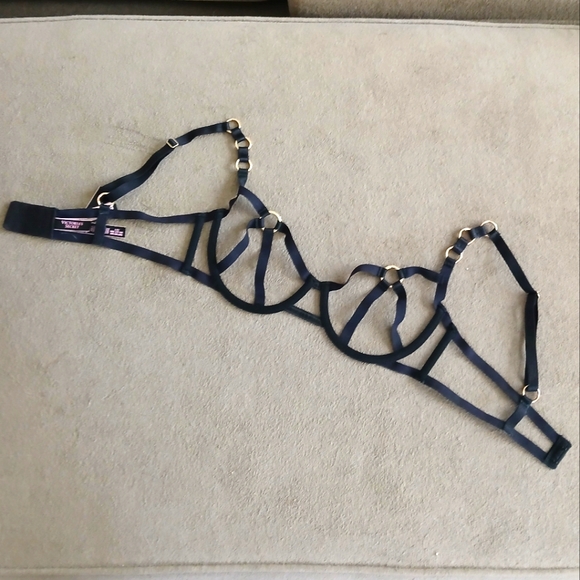 ❤️ NWT Victoria's Secret cage bra❤️ - Picture 4 of 9